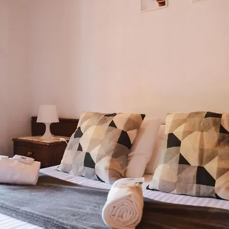 Couette-café Nations Geres - 2*