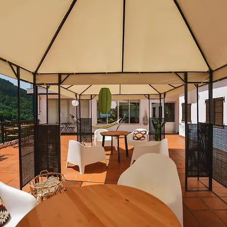 Couette-café Nations Geres -